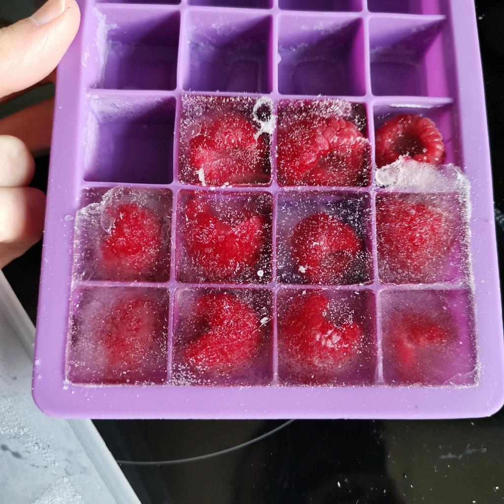 Ledukai su vaisiais bei uogomis