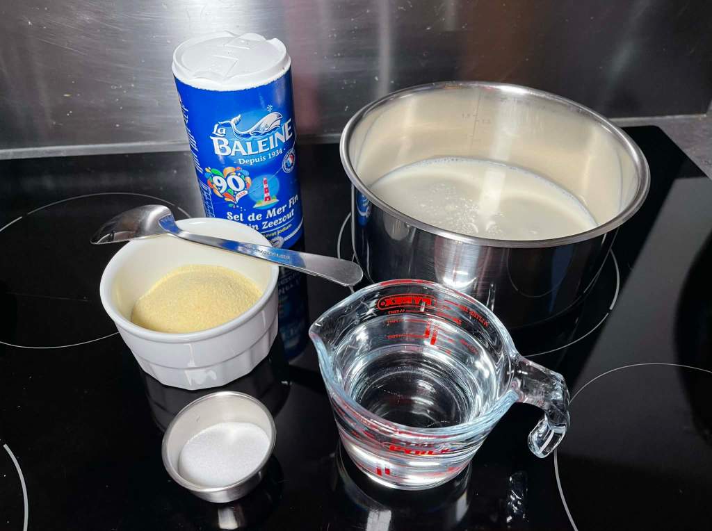 Manų košės ingredientai