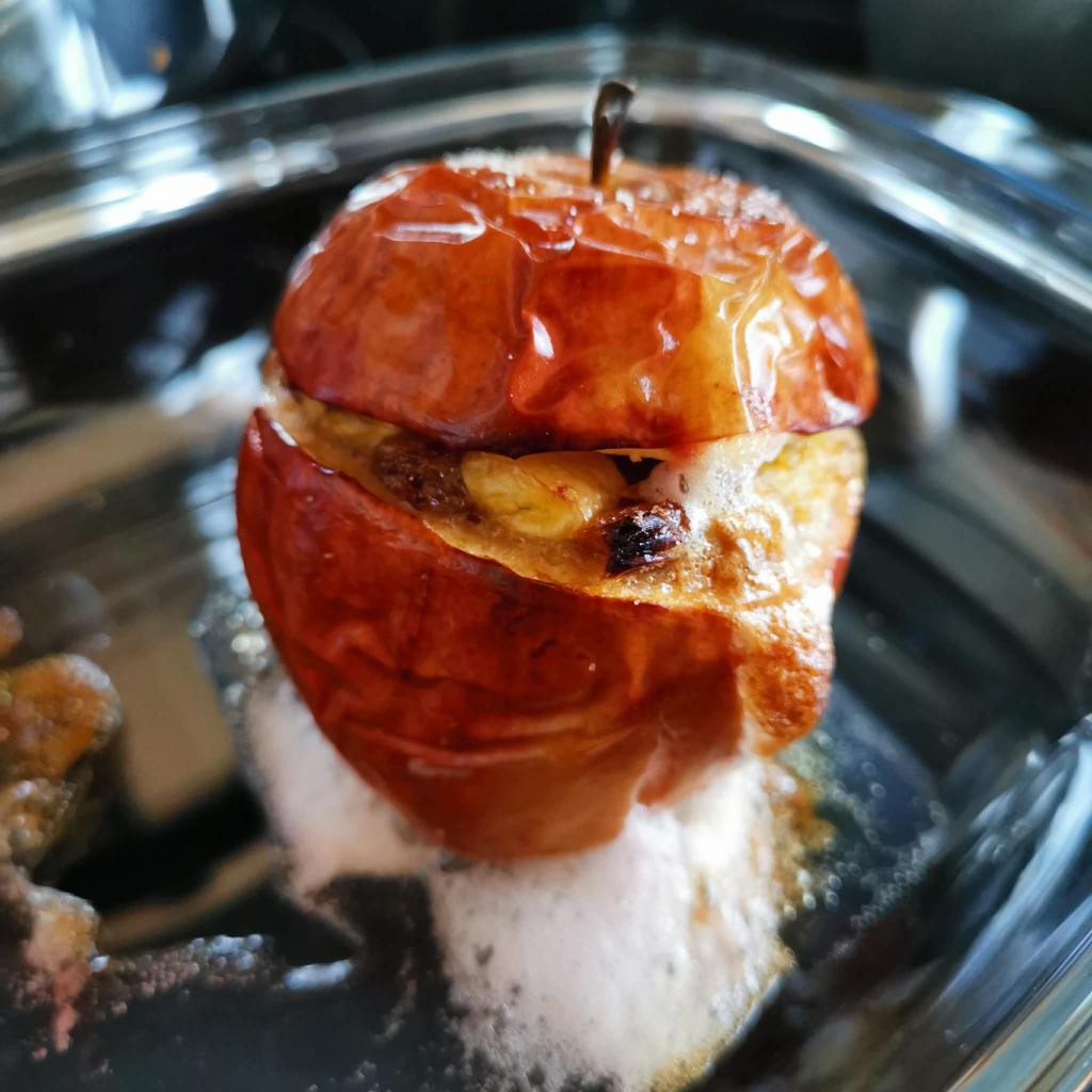 Keptas obuolys: sveikas desertas vaikams