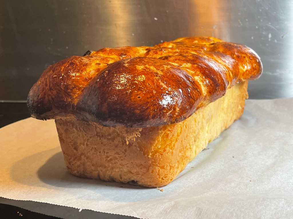 Mielinis pyragas su razinomis