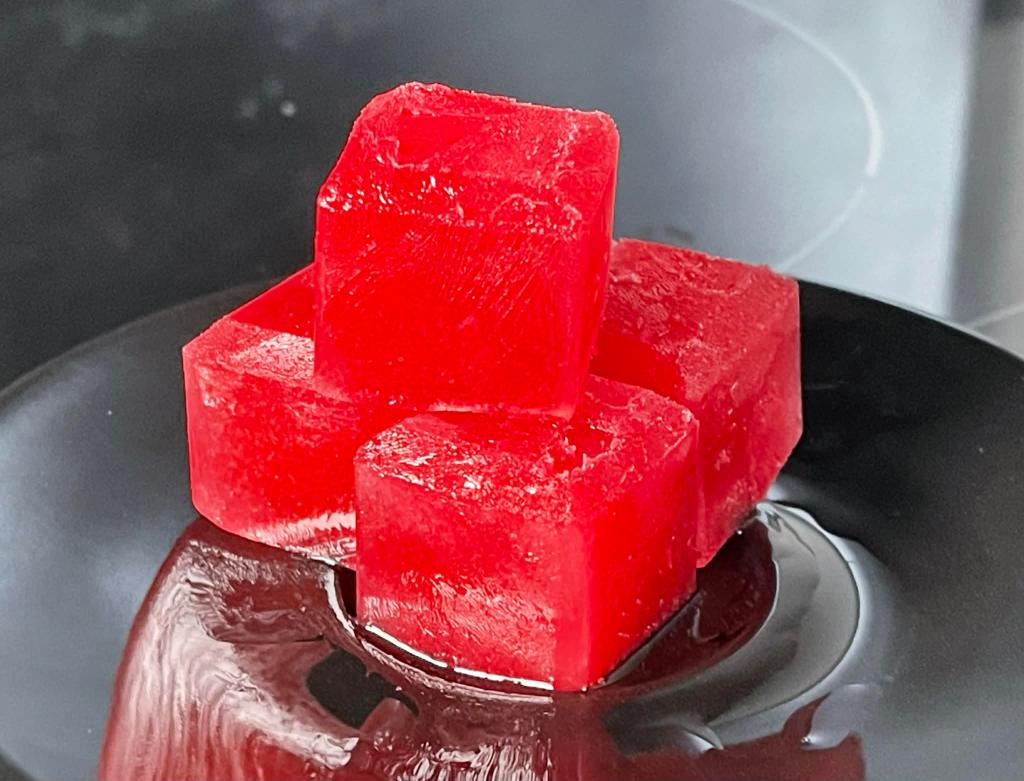 Raudonų apelsinų sulčių ledukai