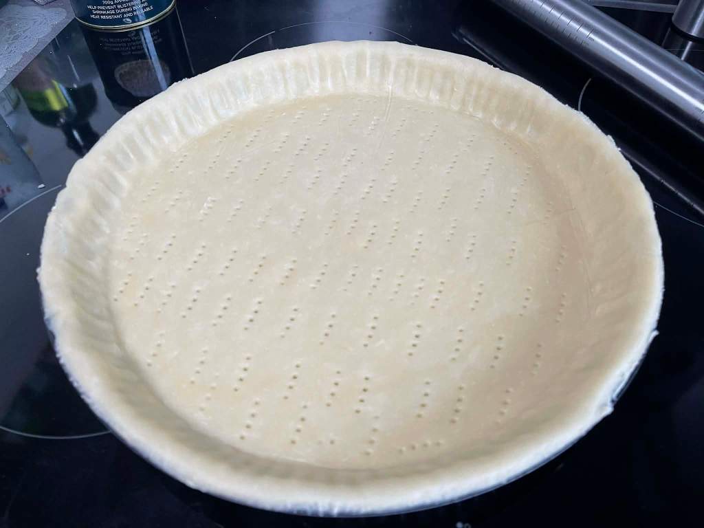 Trapi tešla kepimo formoje