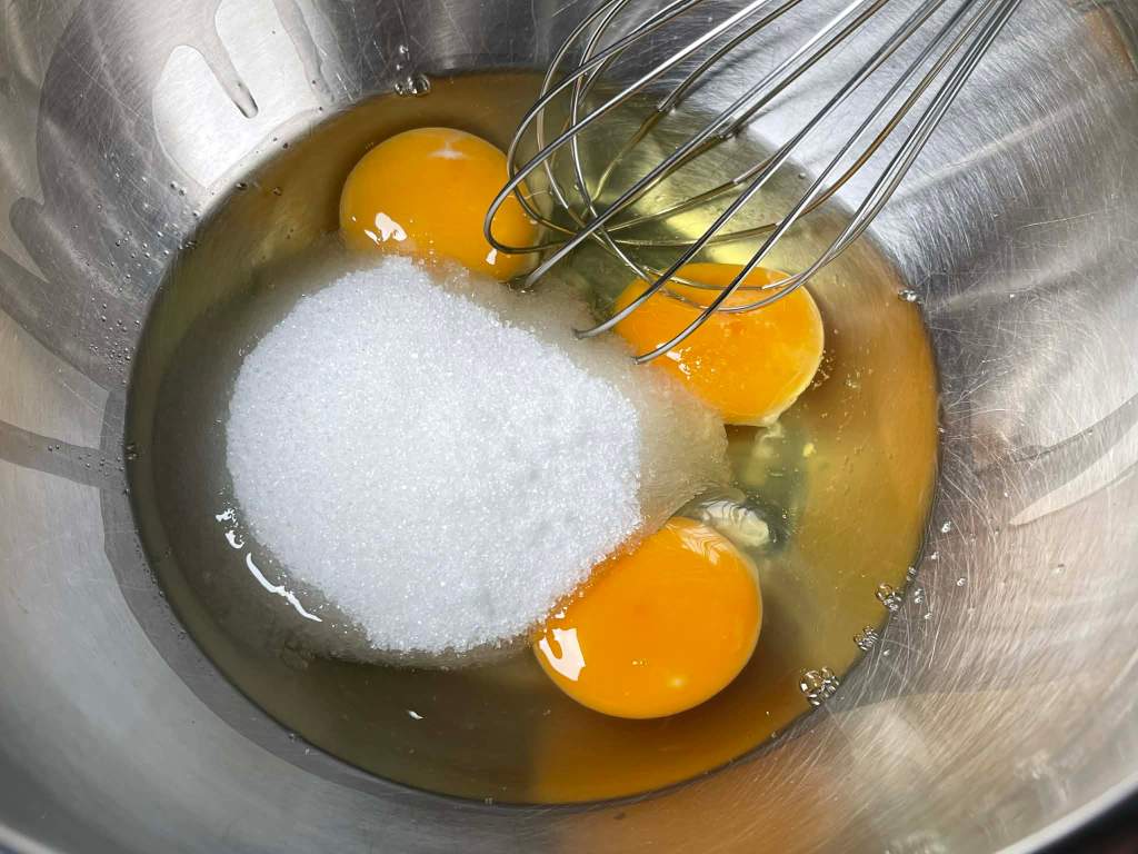 Madlenai su citrina, kiaušiniai išsukami su cukrumi