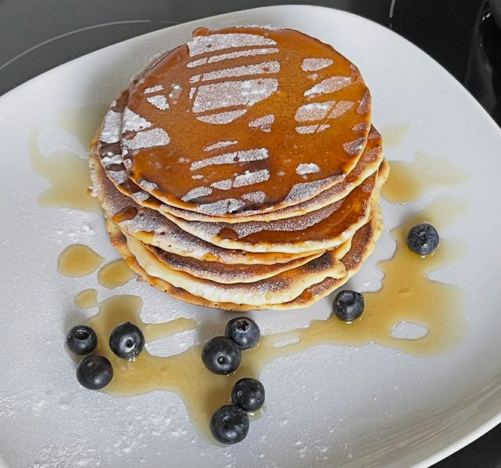 Purūs amerikietiški blynai (Pancakes) su klevų sirupu