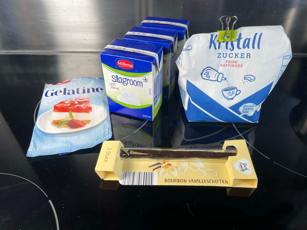 Klasikinio itališko deserto Panna Cotta ingredientai