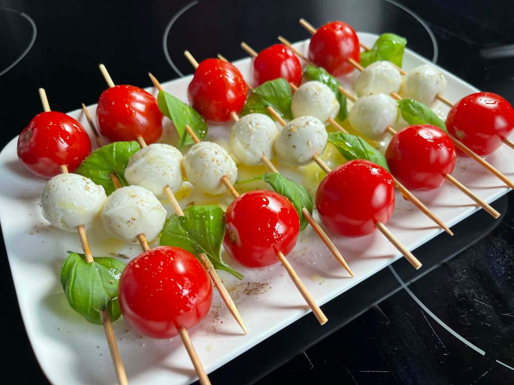Itališki caprese iešmeliai su alyvuogių aliejumi
