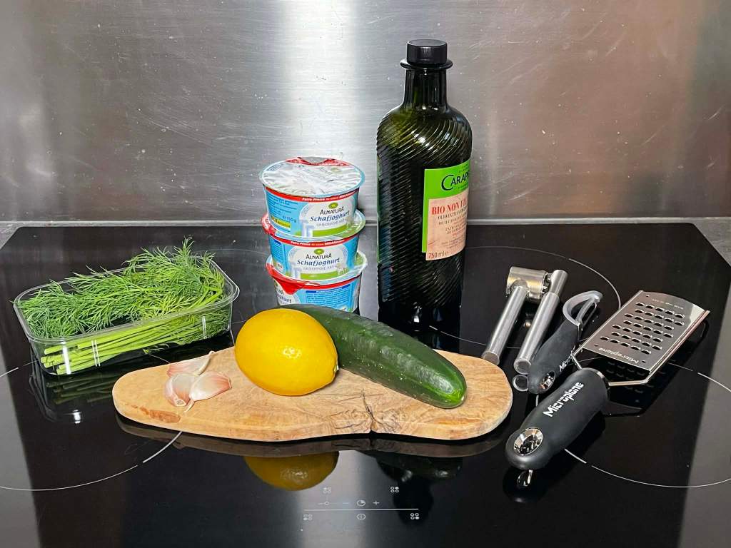Graikiško naminio tzatziki padažo ingredientai