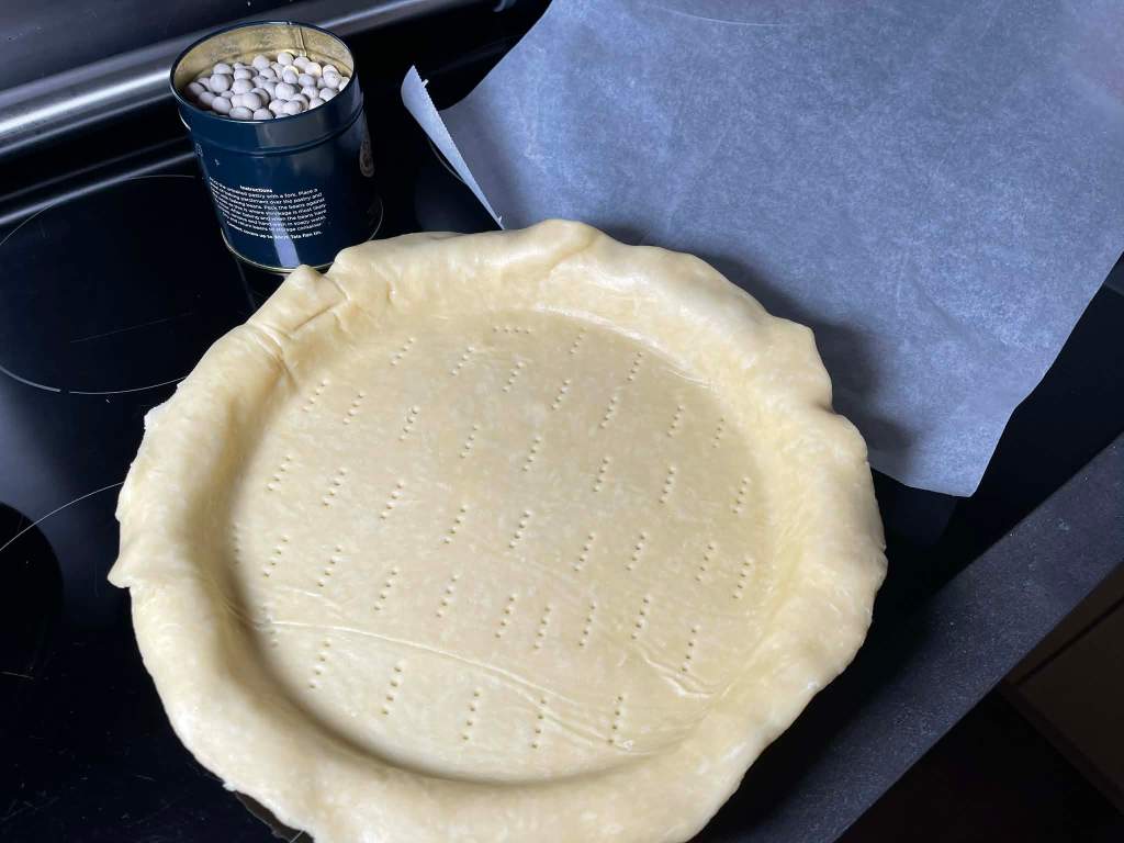 Kišo su vištiena ir cukinija tešla kepimo formoje