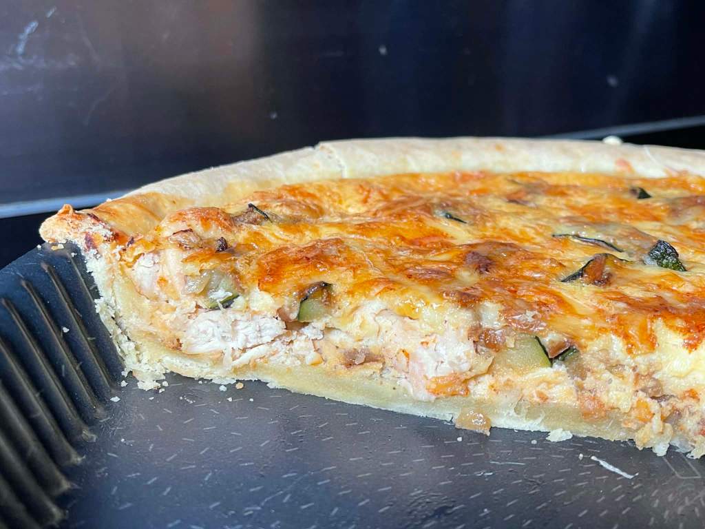 Prapjautas kišas su vištiena ir cukinijomis