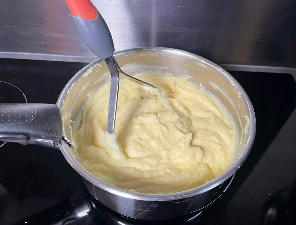 Bulvių košė, bulvės sutrintos ir išmaišytos su pieno produktų mišiniu