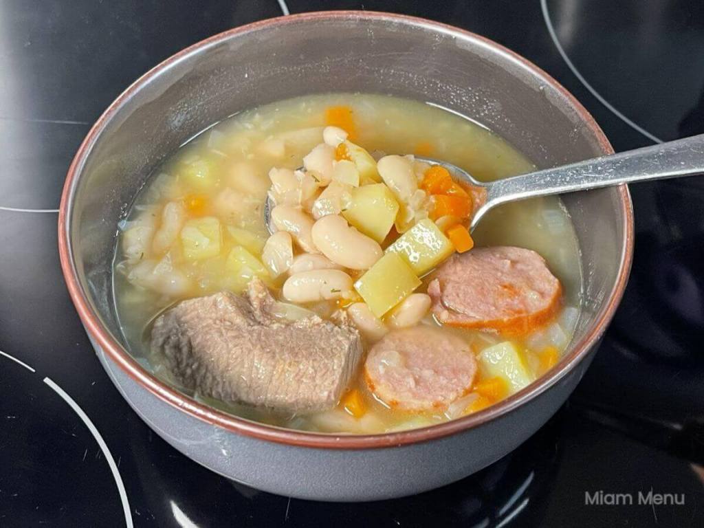 Tiršta pupelių sriuba su šviežia ir rūkyta&nbsp;mėsa