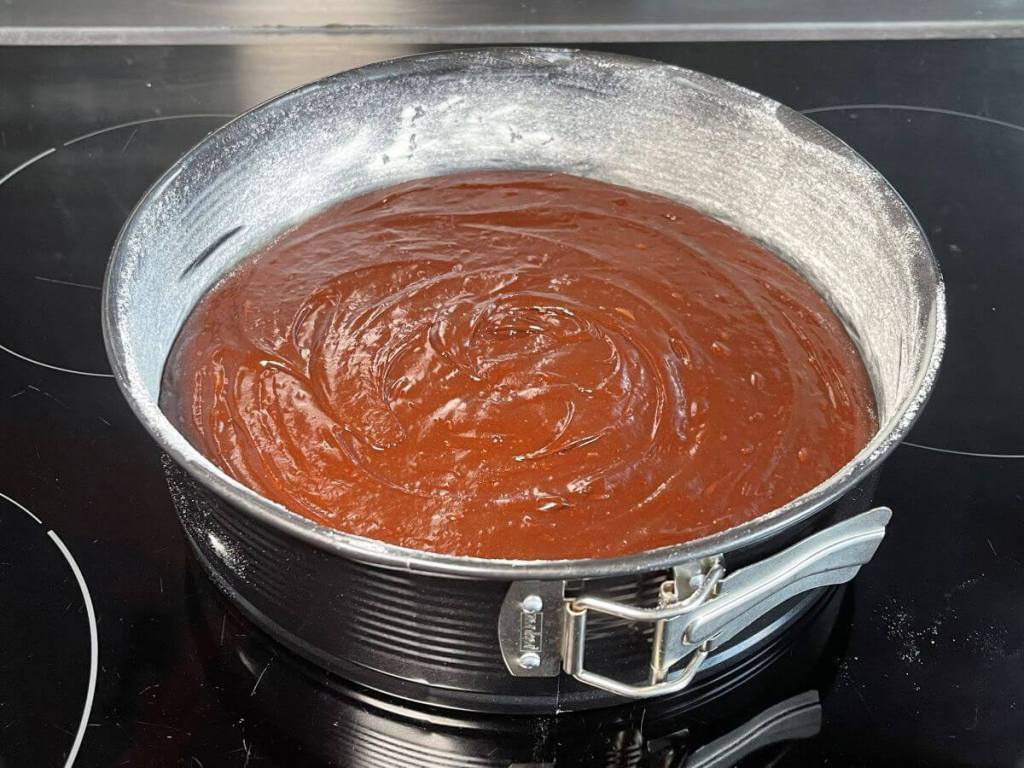 Moelleux au chocolat – minkštas prancūziškas šokoladinis pyragas, tešla kepimo formoje