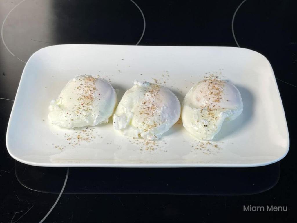 Be lukšto virti kiaušiniai (Poached&nbsp;eggs)